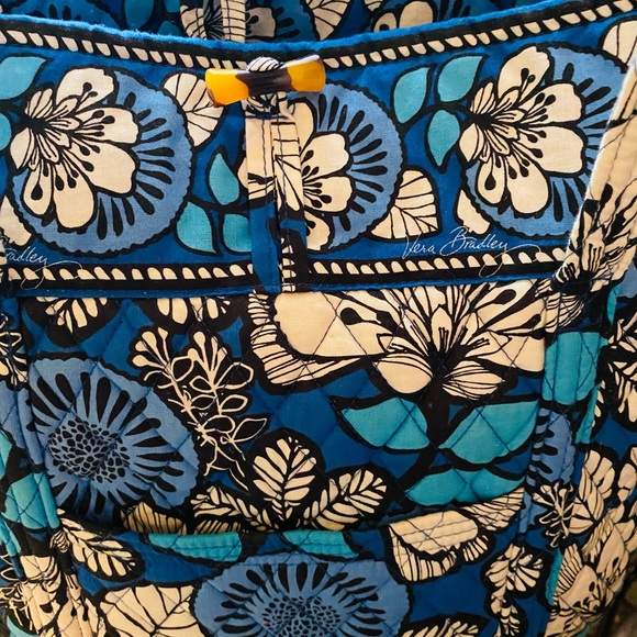 Really cute Vera Bradley Tote - Picture 2 of 7